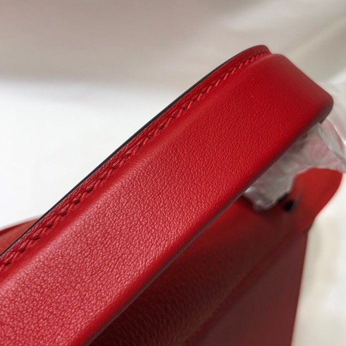 Hermes Kelly 2424 29cm Handbag in Red Clemence Leather 